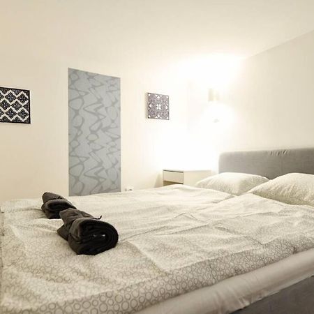 Cosy Two Bedroom Flat In Rottenbiller Str,Sky Budapest Bagian luar foto