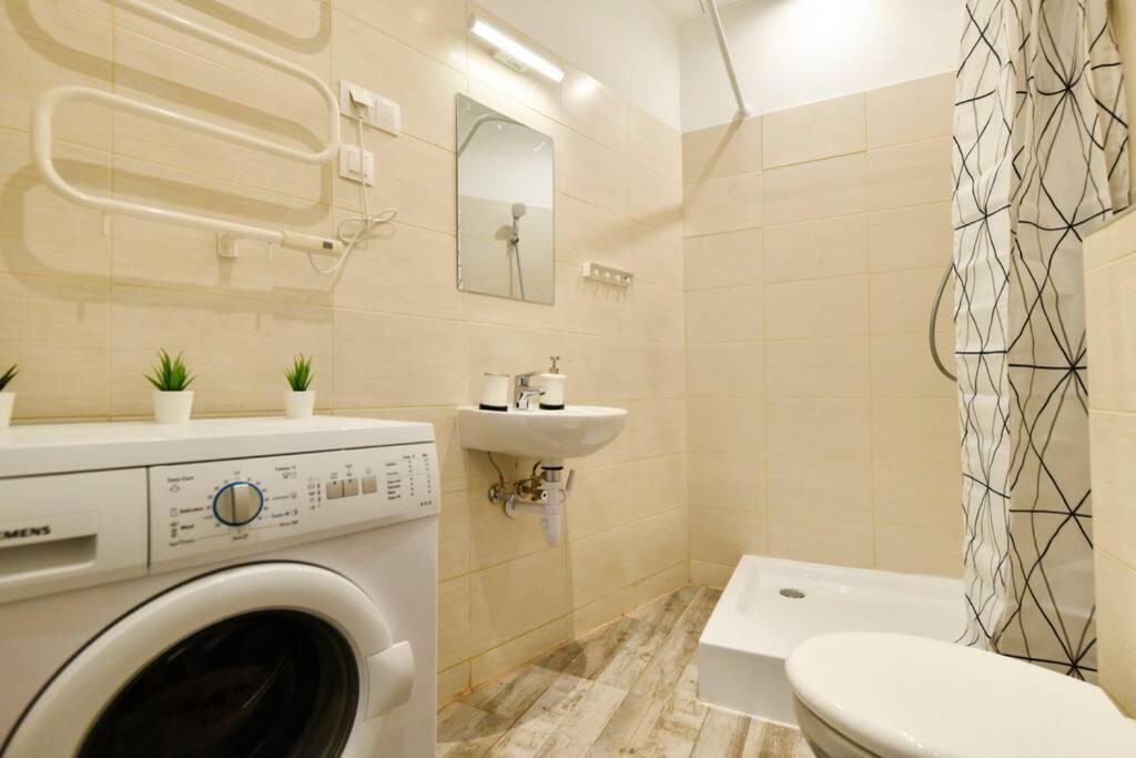 Cosy Two Bedroom Flat In Rottenbiller Str,Sky Budapest Bagian luar foto