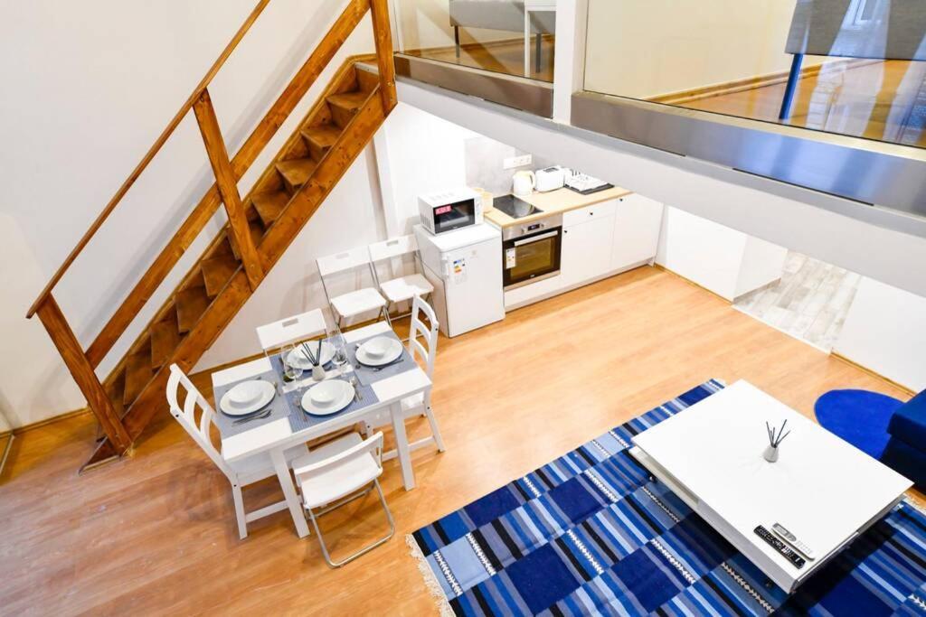 Cosy Two Bedroom Flat In Rottenbiller Str,Sky Budapest Bagian luar foto