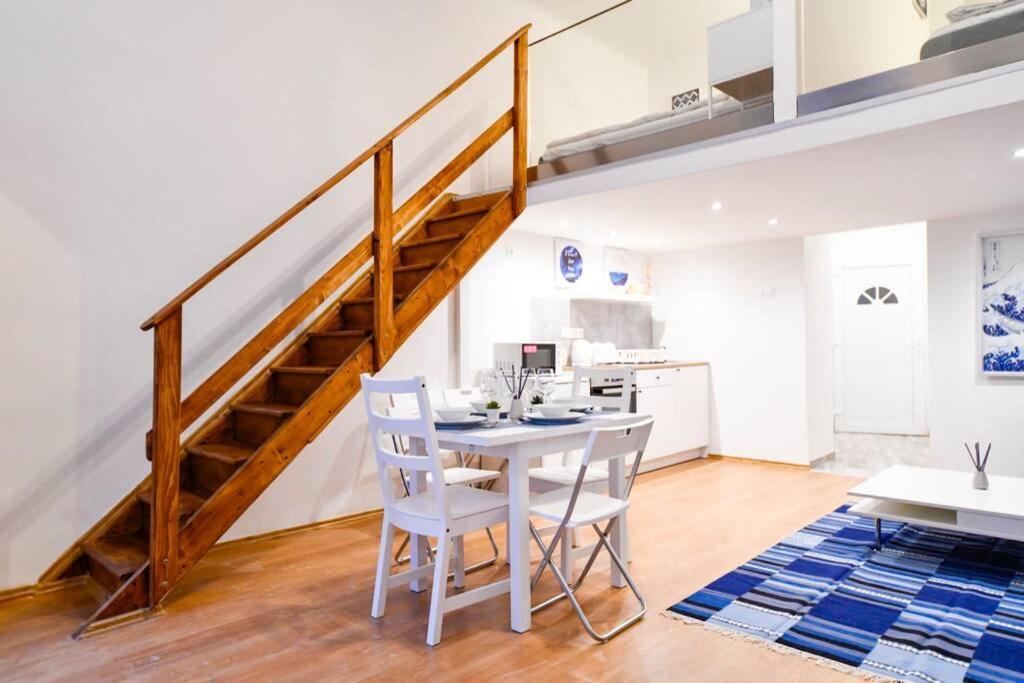 Cosy Two Bedroom Flat In Rottenbiller Str,Sky Budapest Bagian luar foto